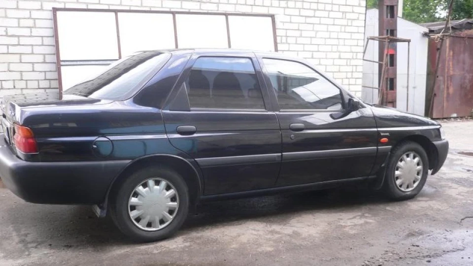 Ford Escort 1.6i V16 ==DarkStealth==
