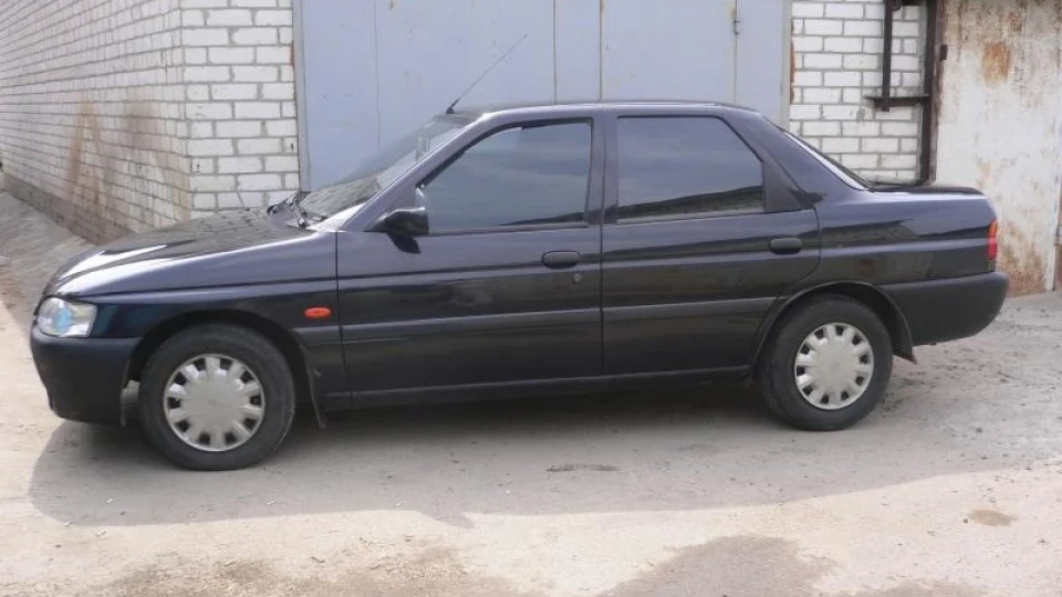 Ford Escort 1.6i V16 ==DarkStealth== 3