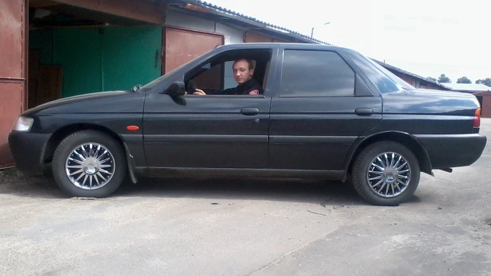 Ford Escort 1.6i V16 ==DarkStealth== 4
