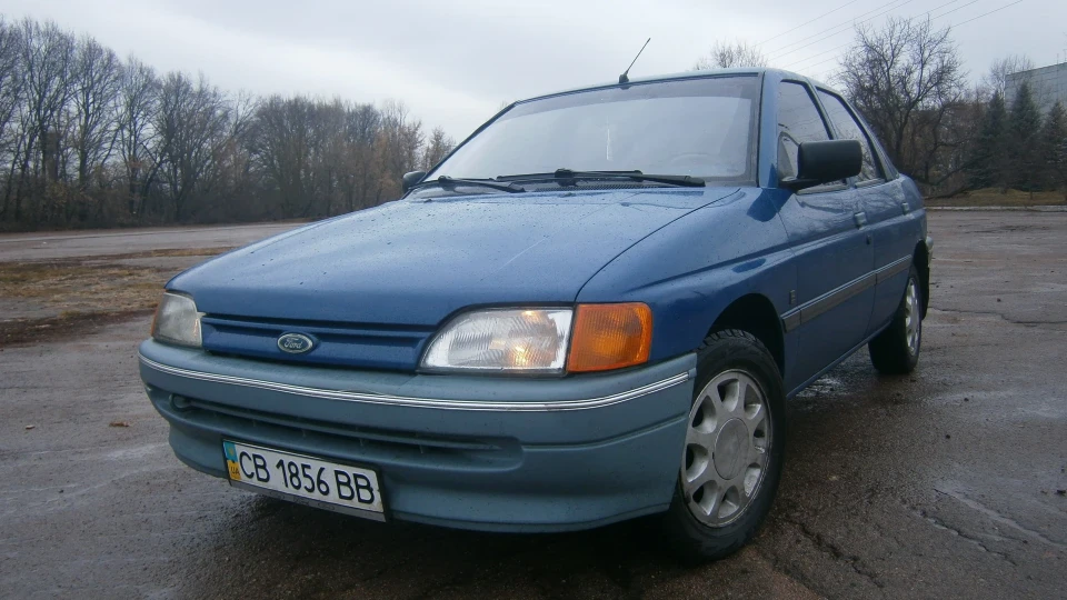 Ford Escort 1.6i 5