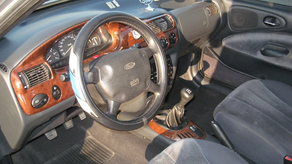 Ford Escort 1.8 16V Zetec/Ghia 4