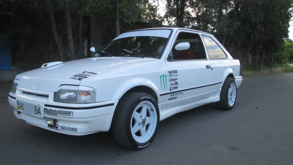 Ford Escort 8) 2
