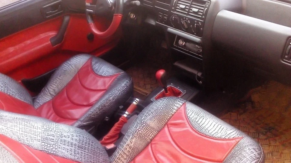 Ford Escort BlackBlackRed 3