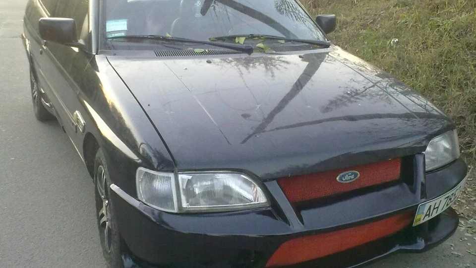 Ford Escort BlackBlackRed 5