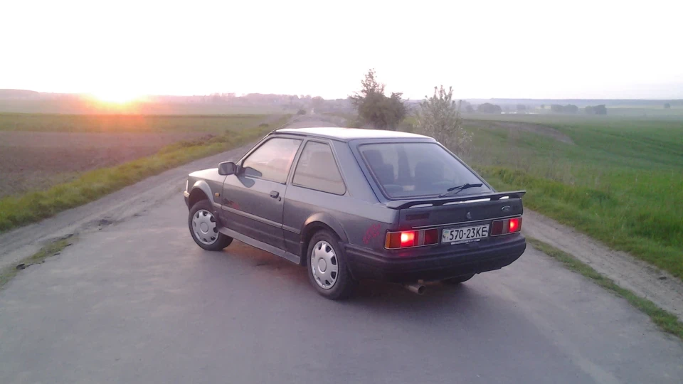 Ford Escort "blue coupe"🚗💜 4