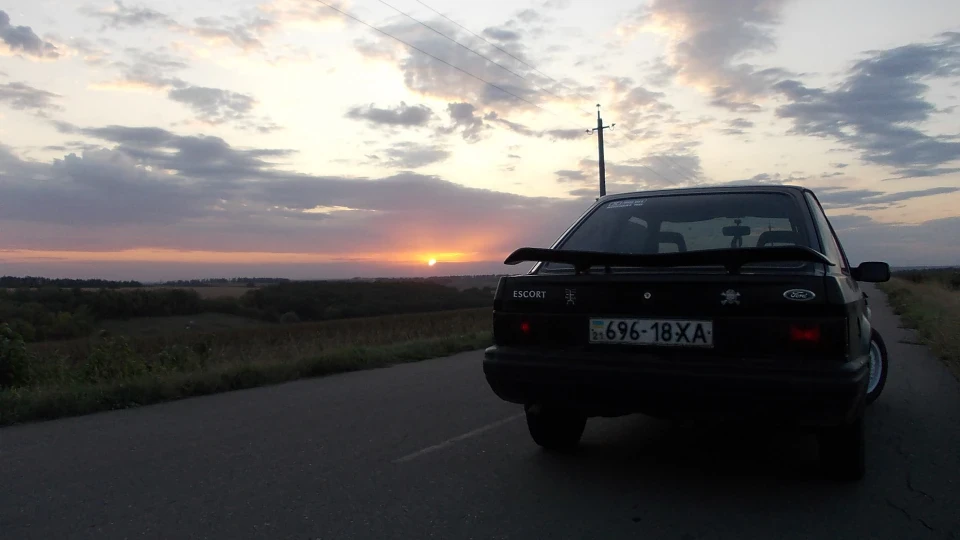 Ford Escort чорний яD 2