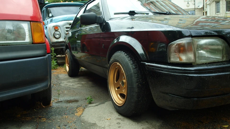 Ford Escort чорний-мажорний 2