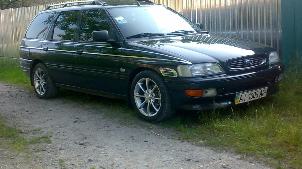 Ford Escort чорний Universal