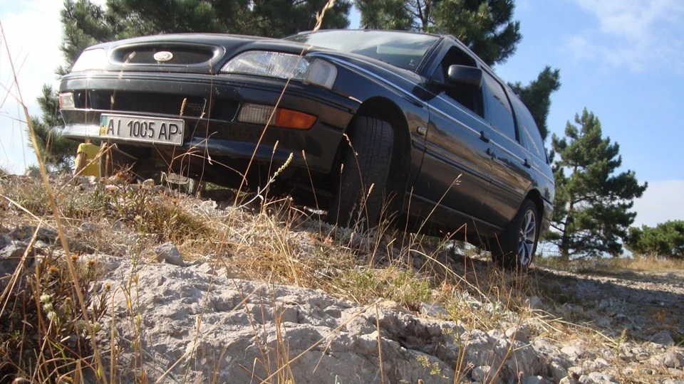 Ford Escort чорний Universal 2