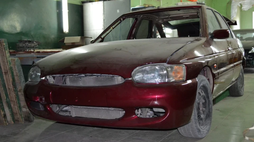 Ford Escort GHIA Самсклепал