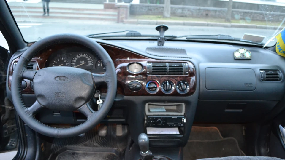 Ford Escort Ghia Варяг 5