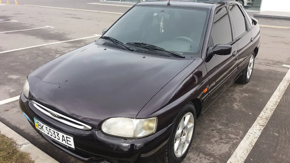 Ford Escort Ghia 3