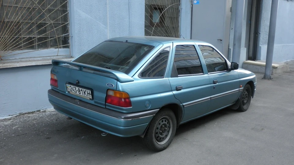 Ford Escort Ghia 5