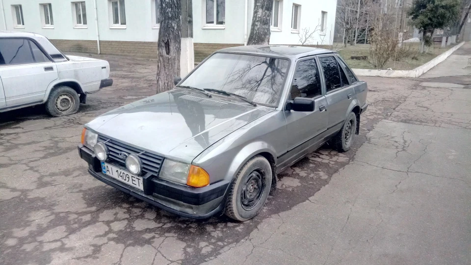 Ford Escort Ghia 2