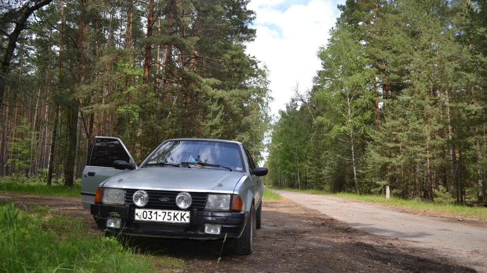 Ford Escort Ghia 4