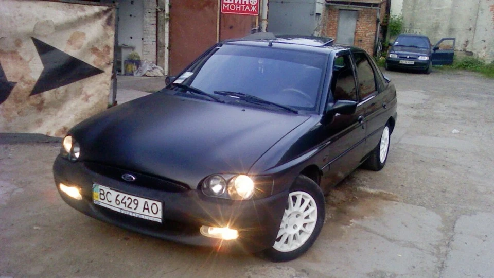 Ford Escort Ghia 2