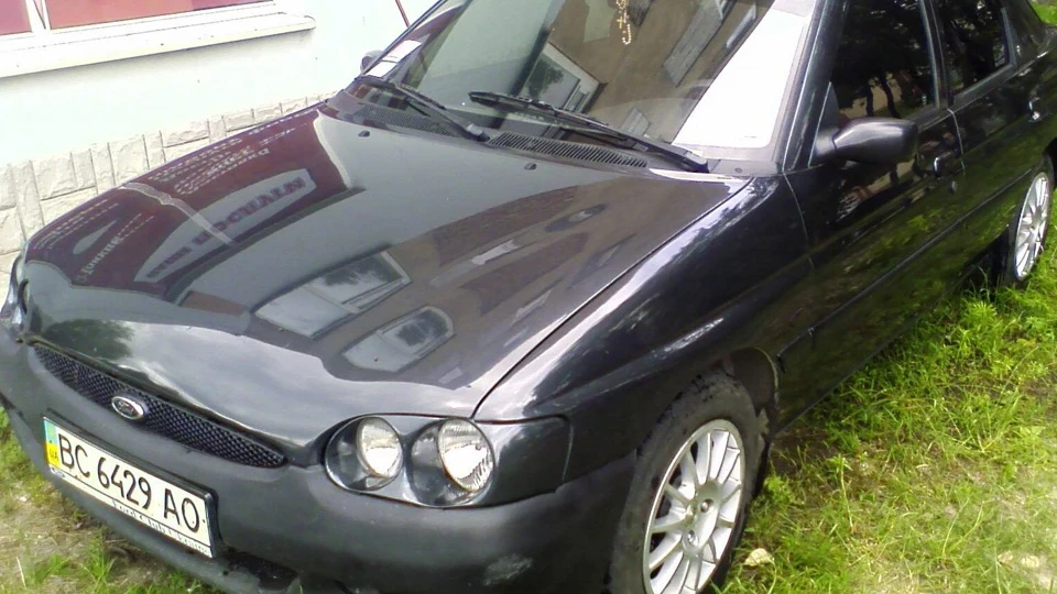Ford Escort Ghia 4