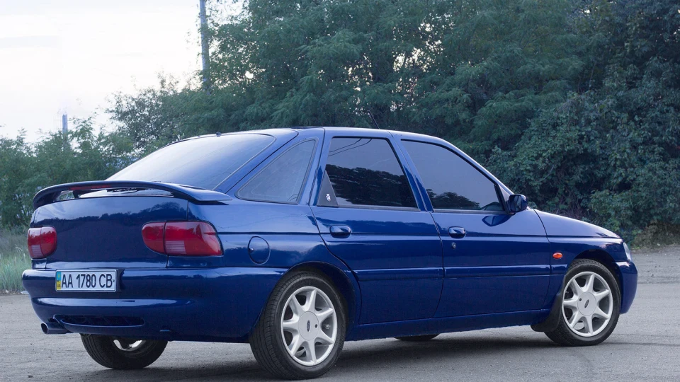 Ford Escort Ghia 2