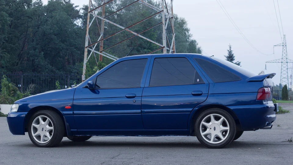 Ford Escort Ghia 4