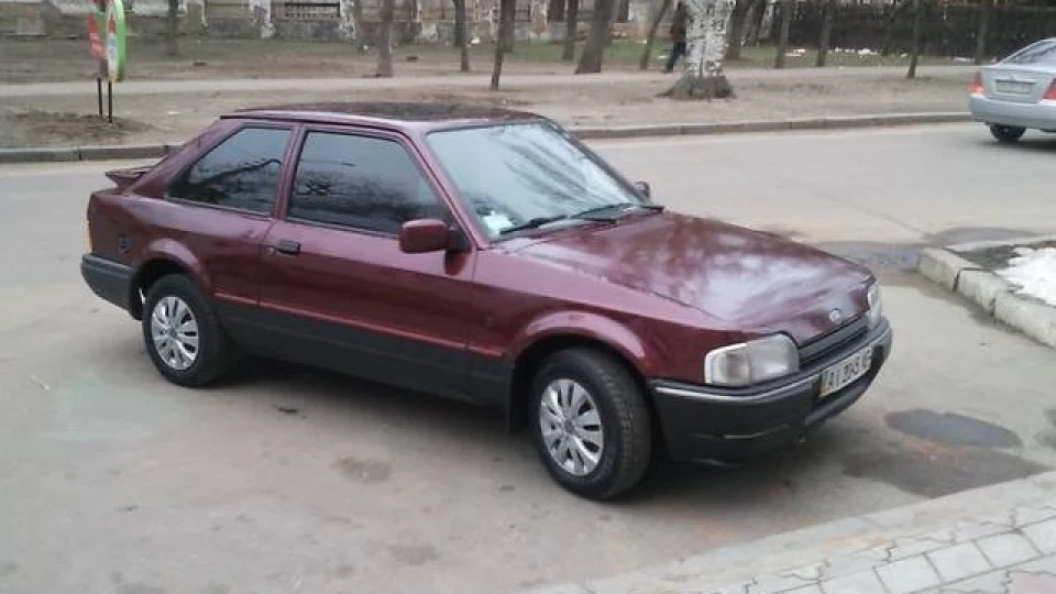 Ford Escort Гранатовий трупік 2