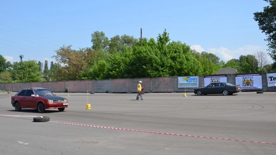 Ford Escort червоний металік 3