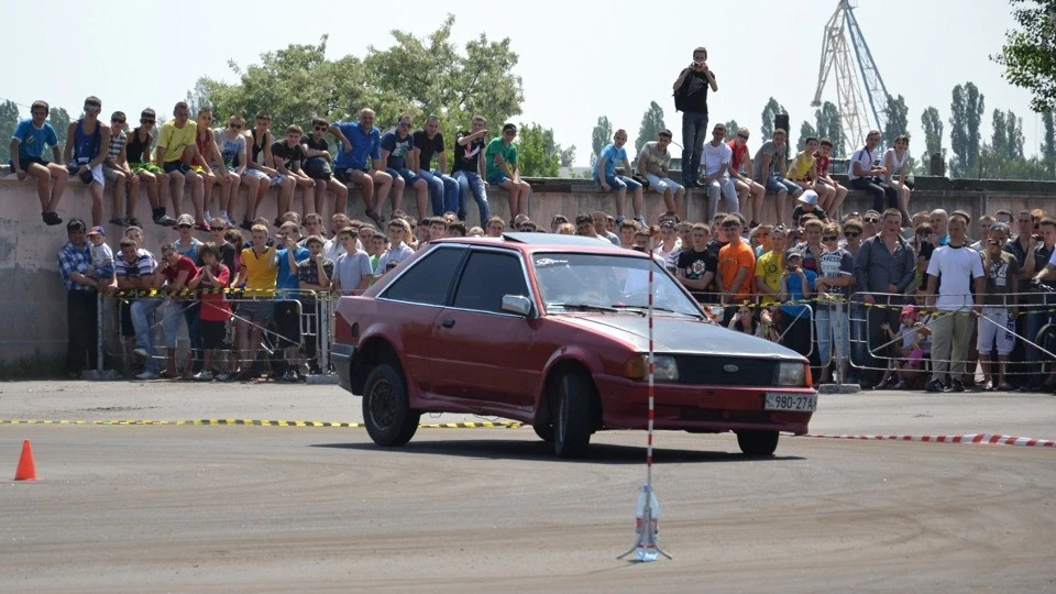 Ford Escort червоний металік 5