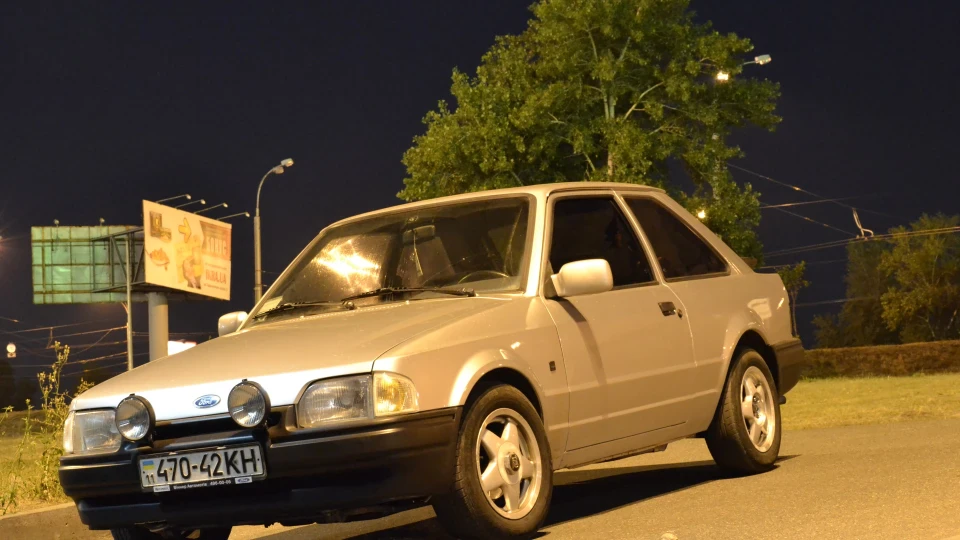 Ford Escort Малий 2