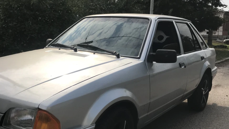 Ford Escort Мертве відро 2