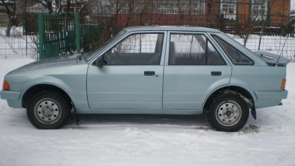Ford Escort mini mustang 2