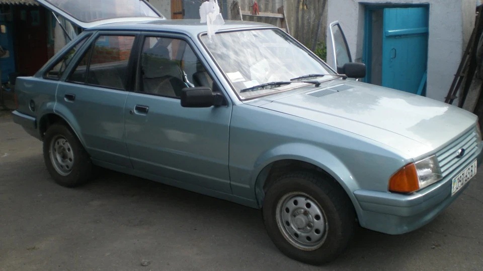 Ford Escort mini mustang 3