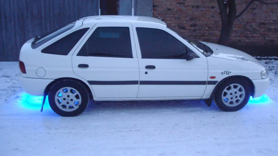 Ford Escort mk7 Ghia 4
