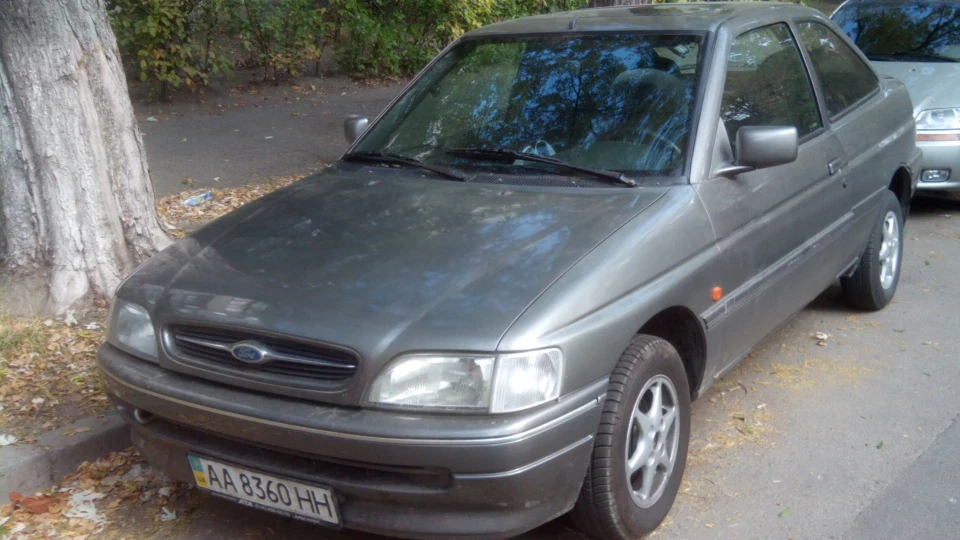 Ford Escort Мокрий асфальт
