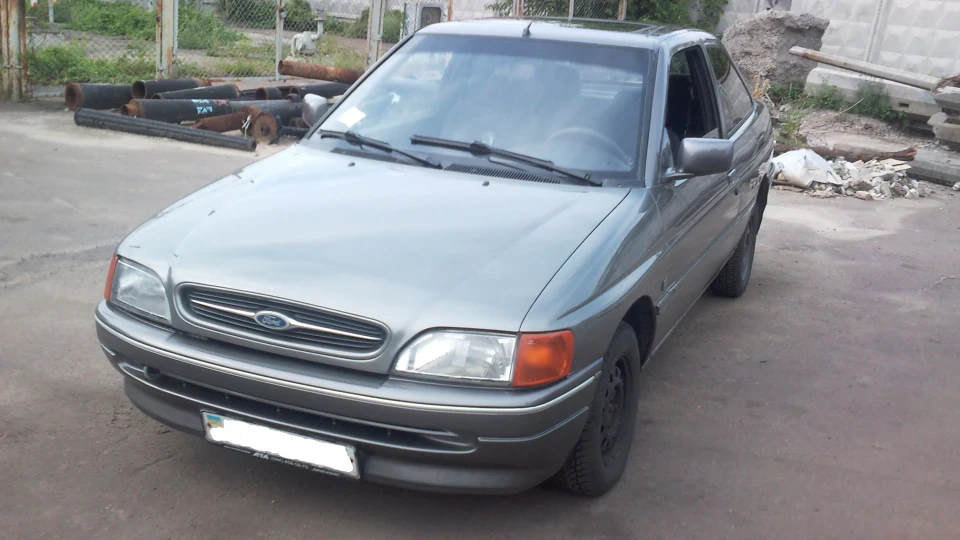 Ford Escort Мокрий асфальт 2