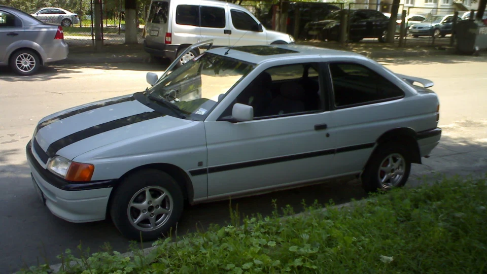 Ford Escort Мокрий асфальт 3