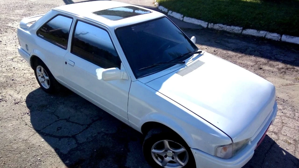 Ford Escort дуже білий МК4 2