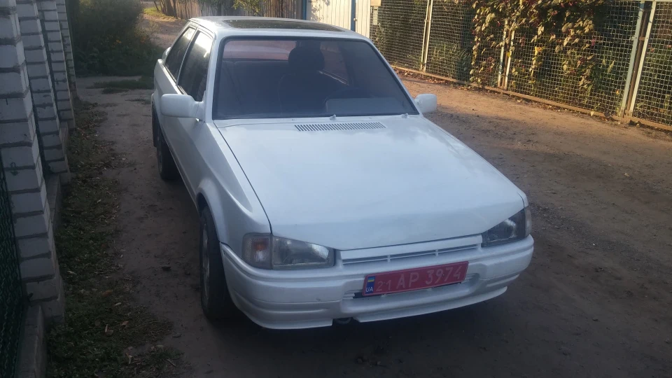 Ford Escort дуже білий МК4 4