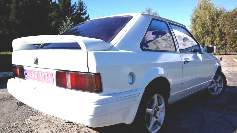 Ford Escort дуже білий МК4 5