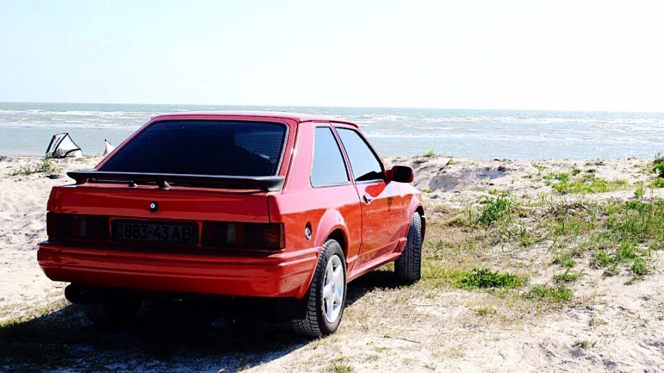 Ford Escort red right hand 2