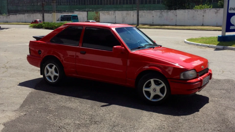Ford Escort red right hand 3