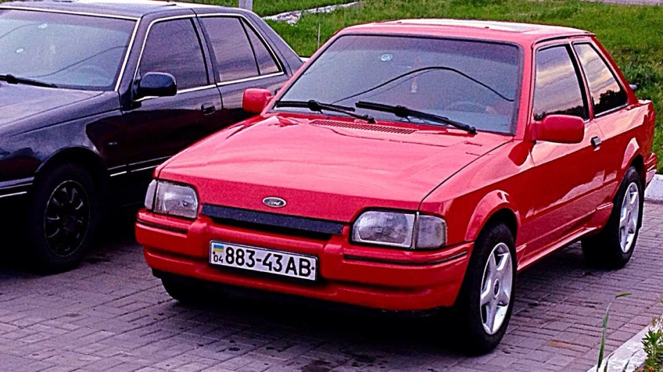 Ford Escort red right hand 4