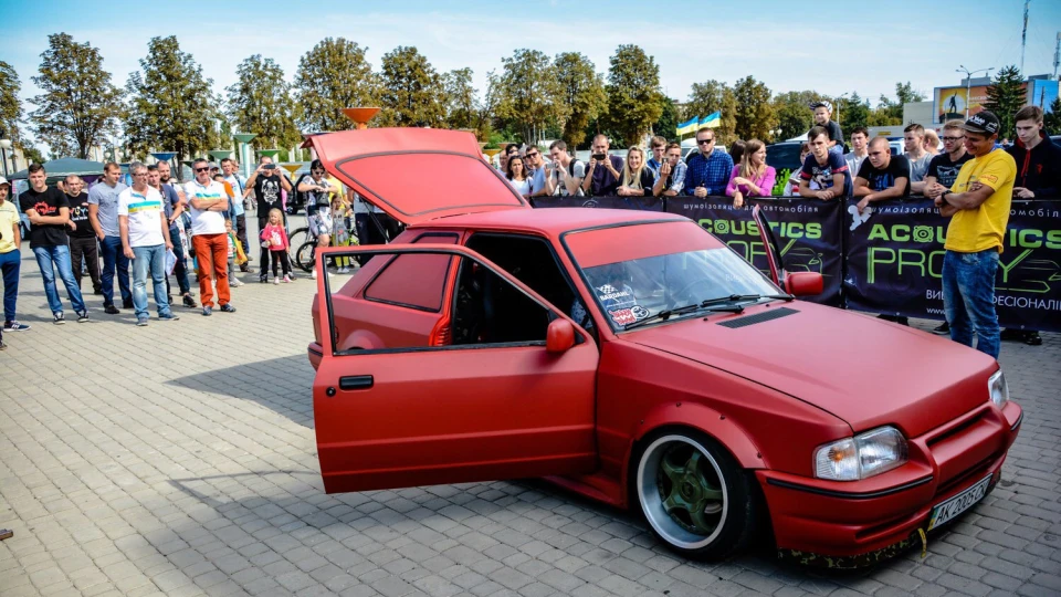 Ford Escort "Riba Sound Customs" 2