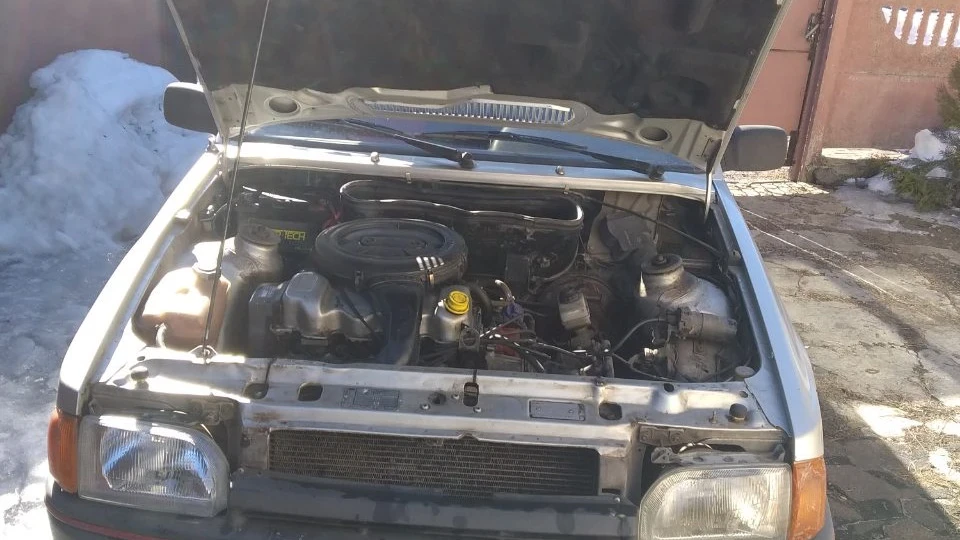 Ford Escort Сріблястий 4