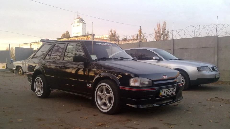 Ford Escort ┉┉☠UNDERGROUND☠┉┉