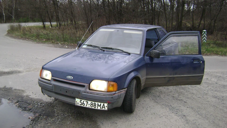 Ford Escort вже 1.6) 4