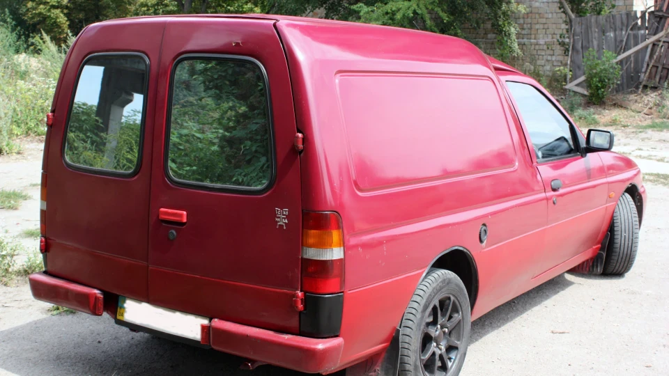 Ford Escort Van "BISON" 4