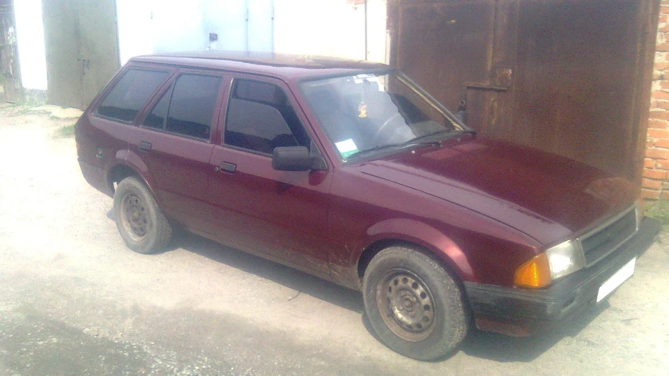 Ford Escort вишневий перламутр 2