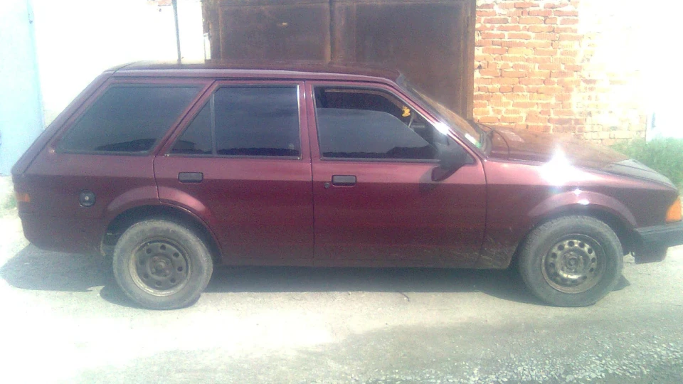 Ford Escort вишневий перламутр 3