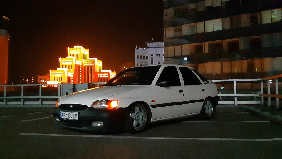 Ford Escort White Fox 2