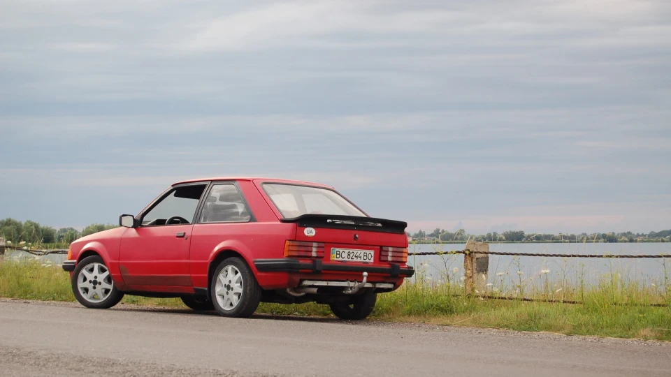 Ford Escort xr3i *RED SWALLOW* 3