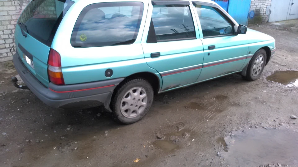 Ford Escort зелений універсал 2